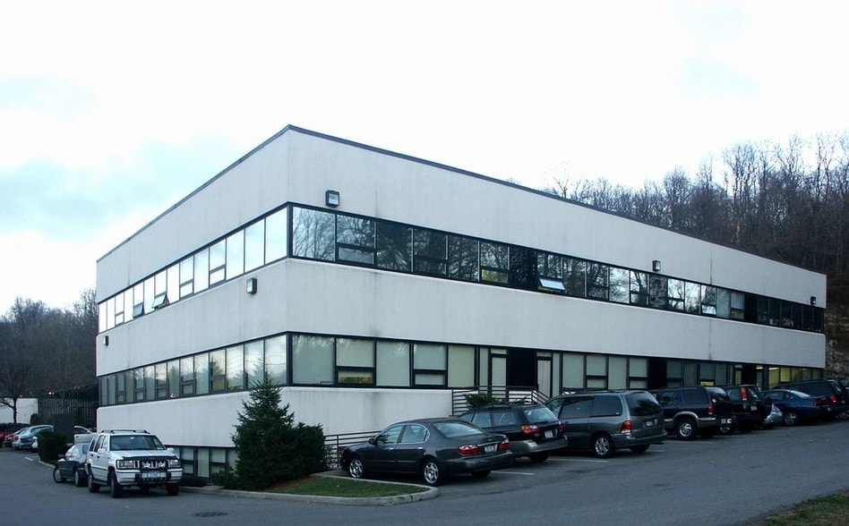 More Photos Of 1053-1055 Saw Mill River Rd, Ardsley Medical For Lease