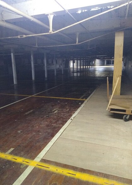 More Photos Of 501 E Naomi St, Randleman Distribution For Sale