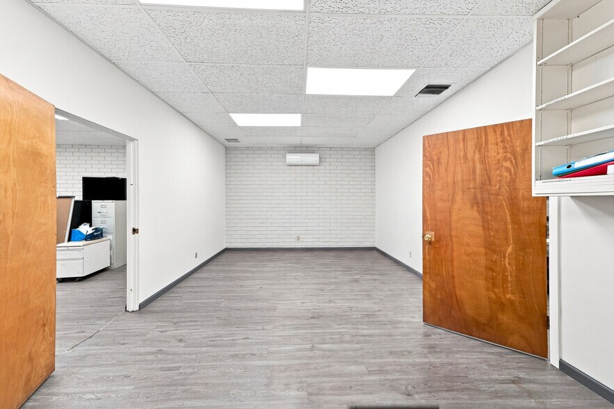 More Photos Of 2333 Beverly Blvd, Los Angeles Office For Lease