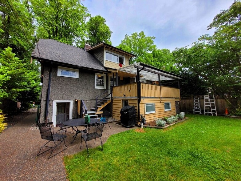 More Photos Of 3346 10th Av W, Vancouver Apartments For Sale