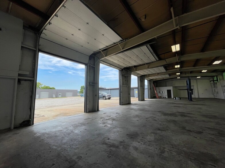 More Photos Of 910 Hall Ave, Elkhart Warehouse For Lease