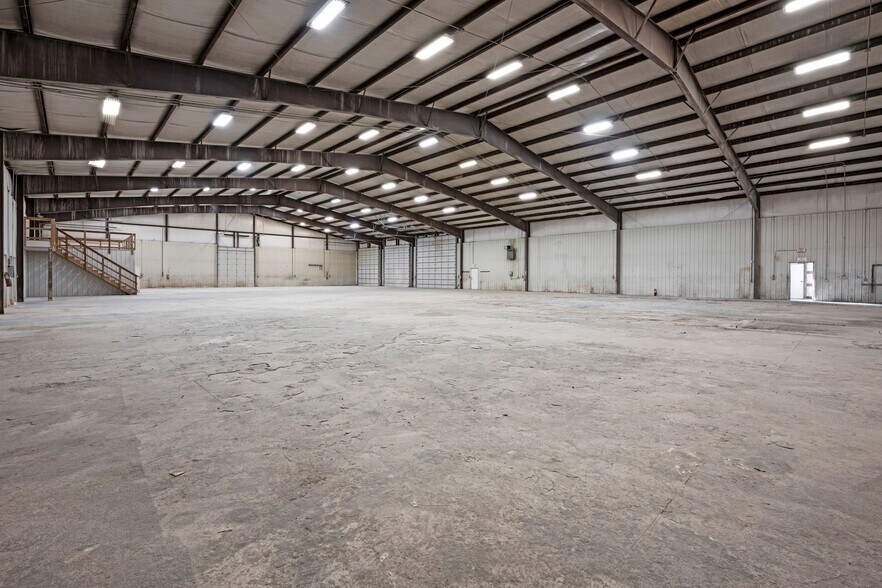 More Photos Of 31197 Wingate Rd, Sedalia Flex For Sale