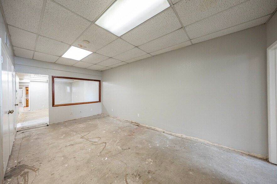 More Photos Of 5146 Maine Ave, Baldwin Park Flex For Lease