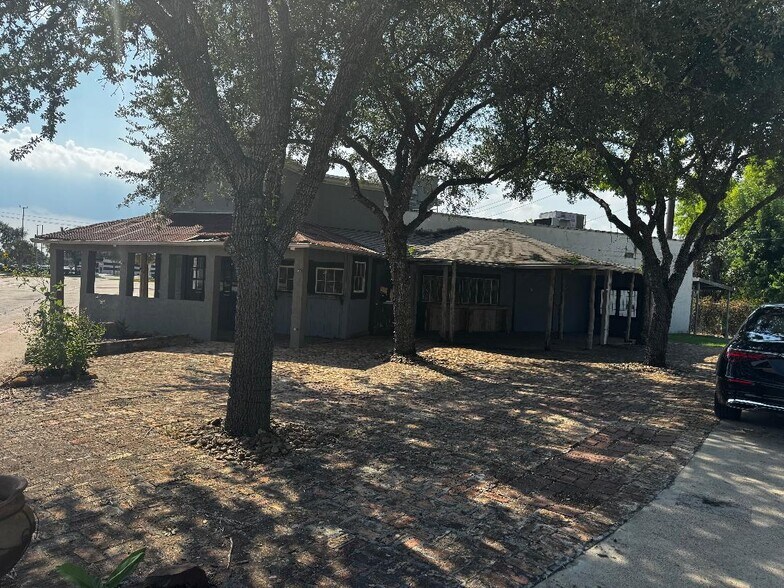 More Photos Of 6915 Spencer Hwy, Pasadena Restaurant For Lease