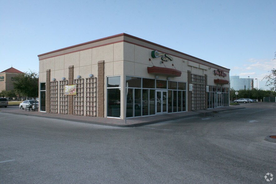 More Photos Of 150 Fountain Pky, Saint Petersburg Restaurant For Lease