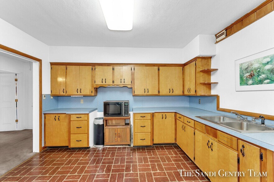 More Photos Of 4631 Harvey St, Norton Shores Medical For Sale