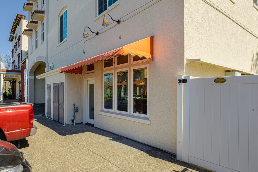 More Photos Of 220 Windsor River Rd, Windsor Apartments For Sale