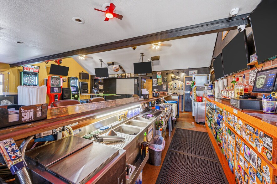 More Photos Of 877 Hancock Rd, Bullhead City Bar For Sale
