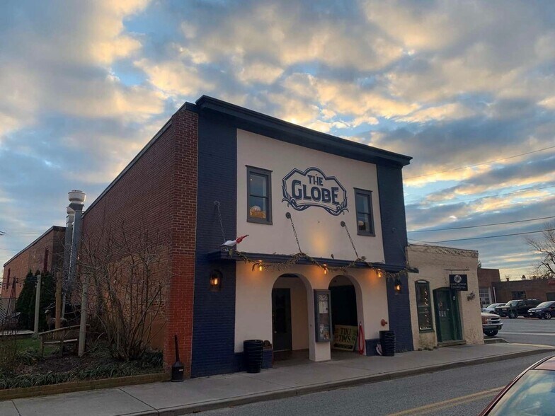 Primary Photo Of 12 Broad St, Berlin Restaurant For Sale