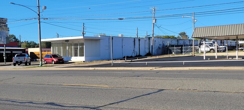 More Photos Of 1235 W Marshall Ave, Longview General Retail For Sale