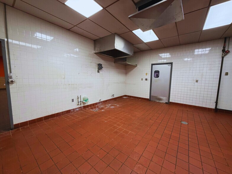 More Photos Of 1061 Hudson Rd, Saint Paul Restaurant For Sale