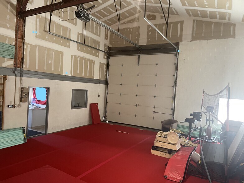 More Photos Of 633 N Morton St, Bloomington Research And Development For Lease