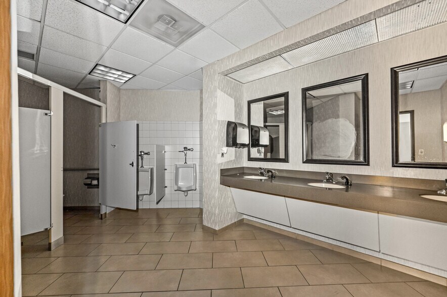 More Photos Of 3 Crowne Point Ct, Sharonville Office For Sale