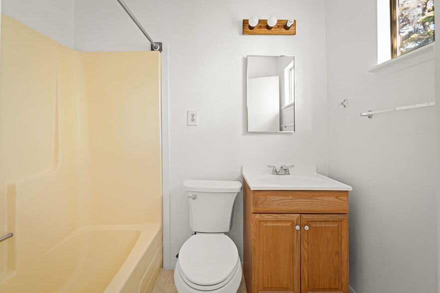 More Photos Of 611 Hendley St, Santa Rosa Apartments For Sale