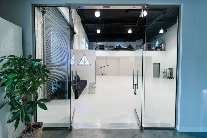 More Photos Of 1118 S Santa Fe Ave, Los Angeles Warehouse For Lease