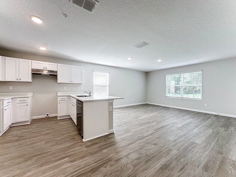 More Photos Of 6421 Breezy Oaks Way, Jacksonville Apartments For Sale