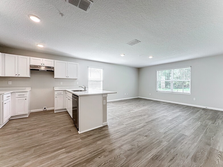 More Photos Of 6421 Breezy Oaks Way, Jacksonville Apartments For Sale