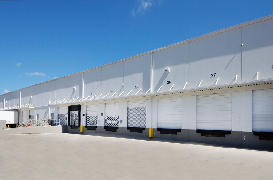 More Photos Of 8501 NW 17th St, Miami Distribution For Lease