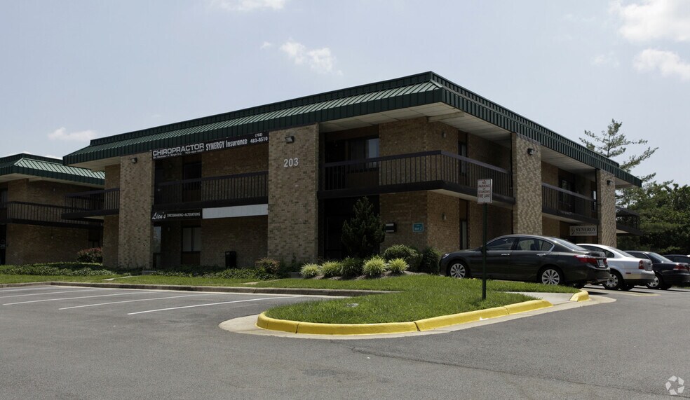 Primary Photo Of 201-203 Elden St, Herndon Unknown For Lease