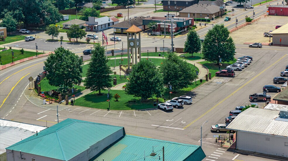 More Photos Of 20 Town Sq, Greenwood Health Club For Sale