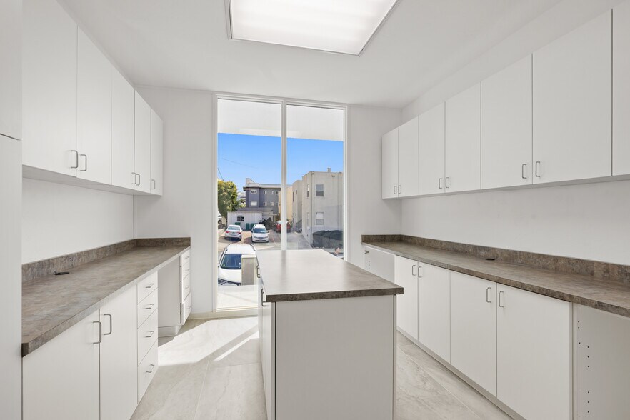 More Photos Of 3003 4th Ave, San Diego Medical For Lease