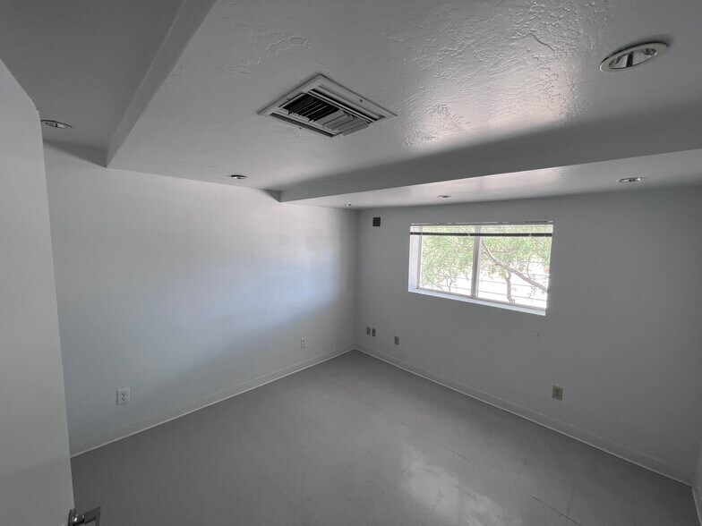 More Photos Of 811 S Santa Rita Ave, Tucson Warehouse For Lease