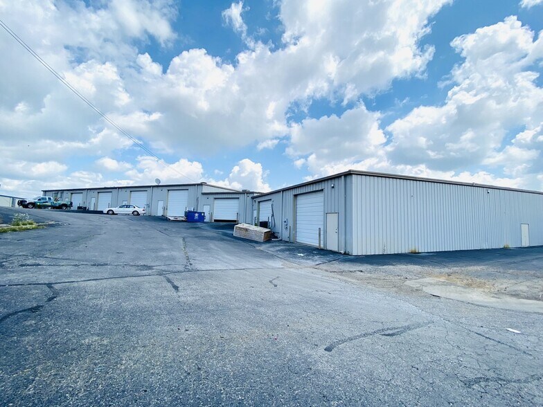 More Photos Of 162 Industrial Park Dr, Hollister General Retail For Lease