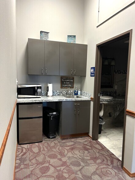 More Photos Of 6825 Burden Blvd, Pasco Medical For Sale