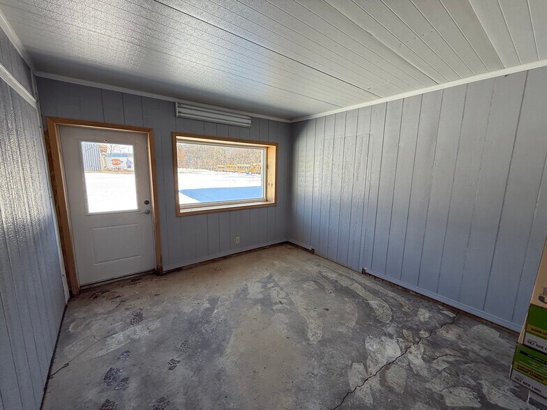 More Photos Of 805 Atlantic Ave, Franklin Light Manufacturing For Sale