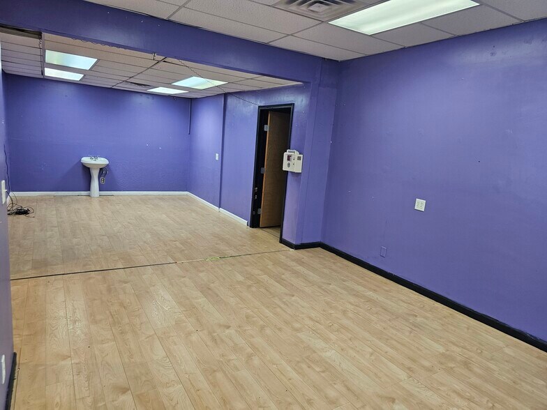More Photos Of 220 Ashland St S, Cambridge Storefront Retail Office For Lease