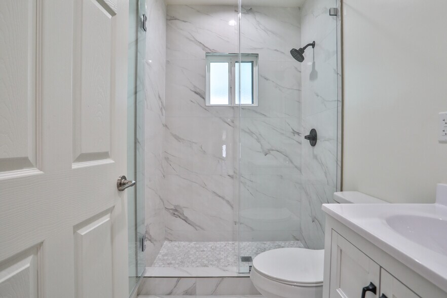 More Photos Of 2111 Scott Rd, Burbank Apartments For Sale