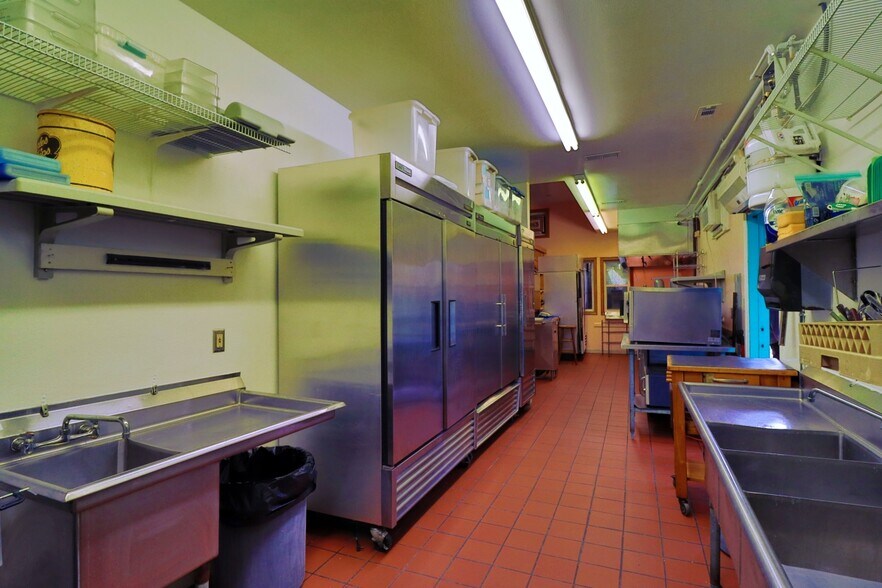 More Photos Of 25202 Island Pines Dr, Waves Restaurant For Sale