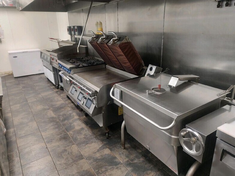 More Photos Of 1015 Tower Ave, Superior Restaurant For Lease