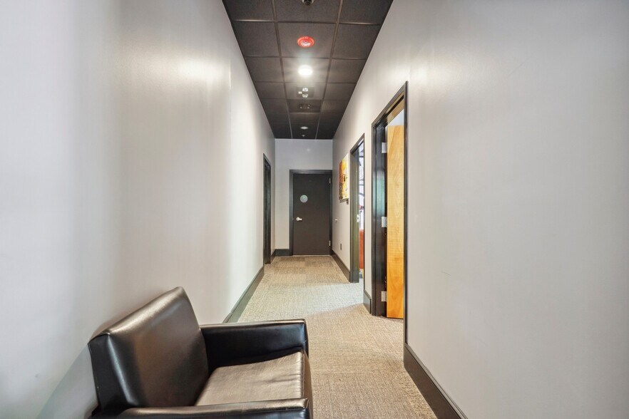More Photos Of 3120 Latrobe Dr, Charlotte Showroom For Lease