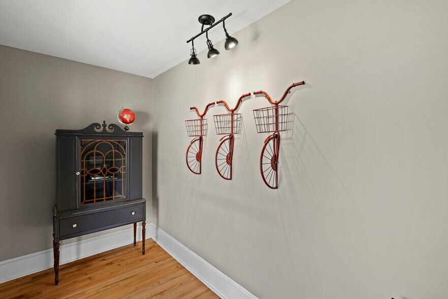More Photos Of 100 S Railroad Ave, Damascus Apartments For Sale