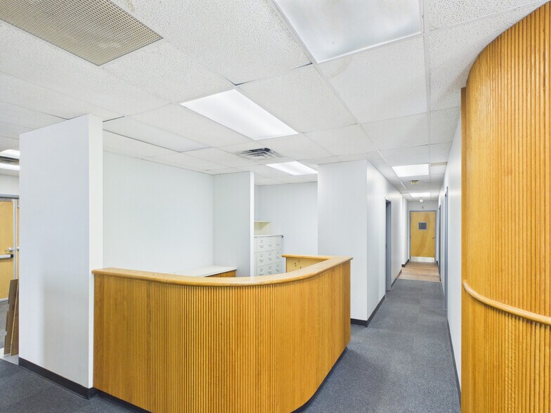 More Photos Of 305 Commerce Dr, Exton Light Manufacturing For Sale