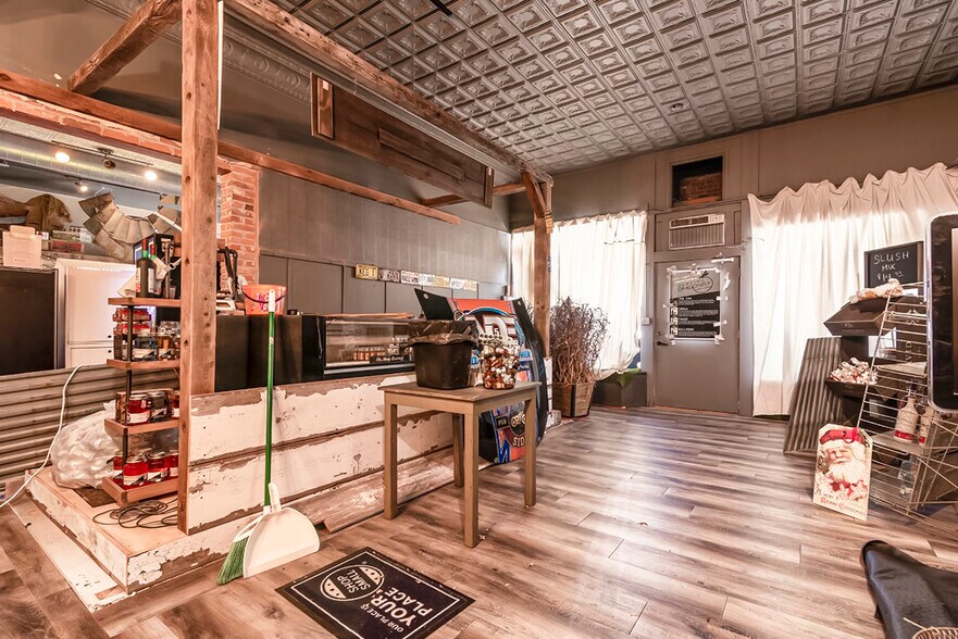 More Photos Of 1607-1609 10th St, Monroe General Retail For Sale