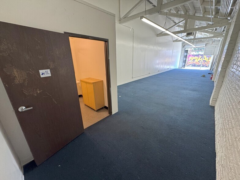 More Photos Of 1326 S Main St, Los Angeles Storefront Retail Office For Lease