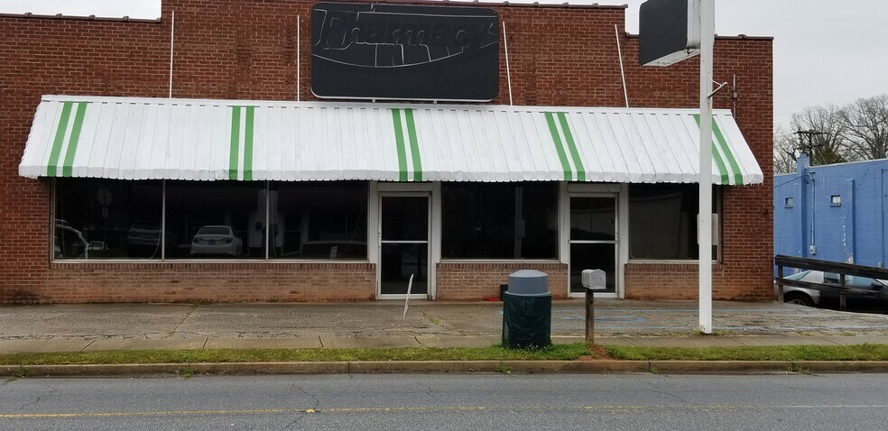 More Photos Of 734 N Greenwood Ave, Ware Shoals General Retail For Sale