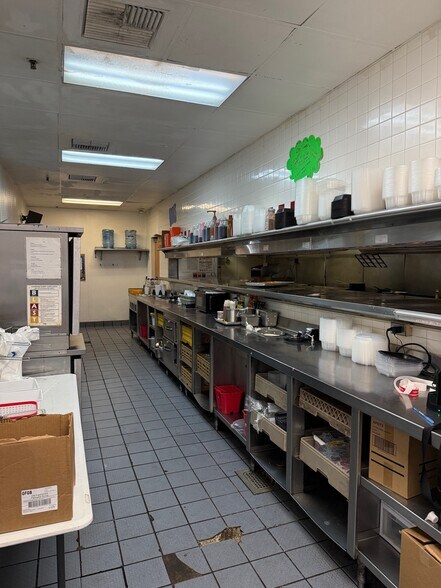 More Photos Of 5604 Merchants Center Blvd, Knoxville Restaurant For Lease