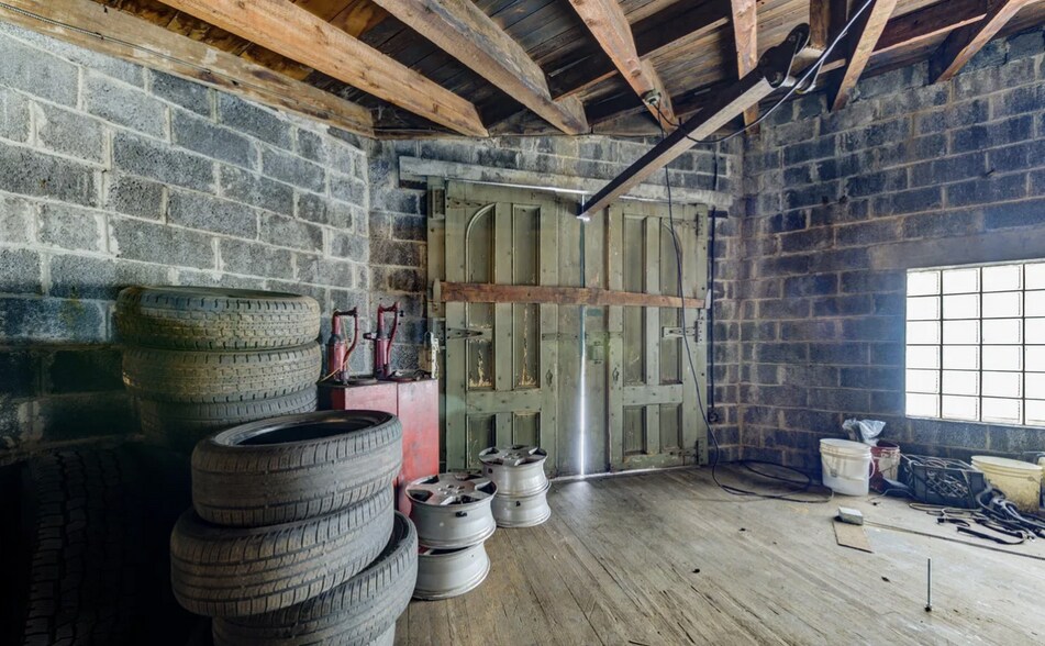 More Photos Of 511 N Perry St, Johnstown General Retail For Sale