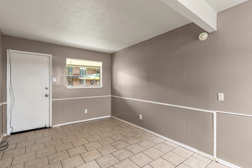 More Photos Of 1031 N Sumner St, Pampa Apartments For Sale