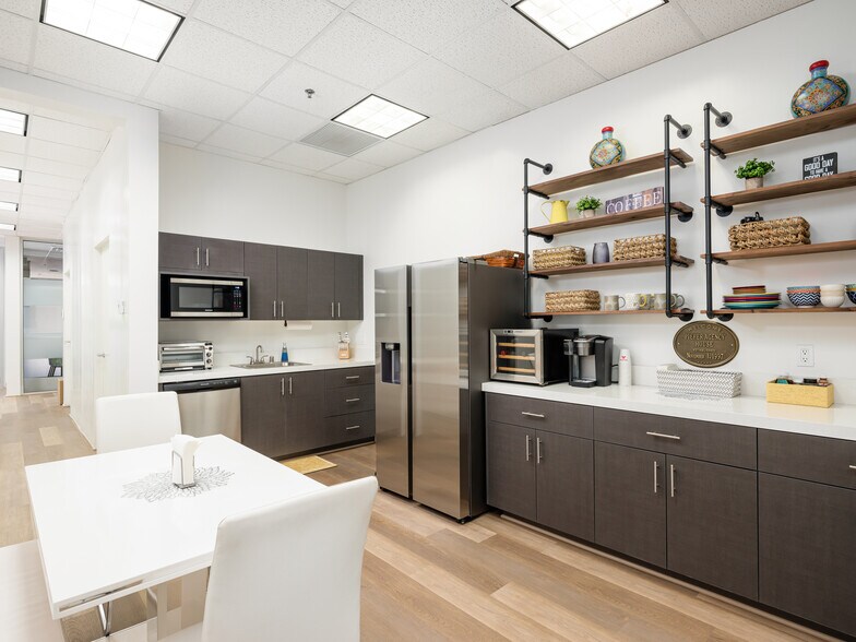 More Photos Of 707 E Tahquitz Canyon Way, Palm Springs Medical For Lease