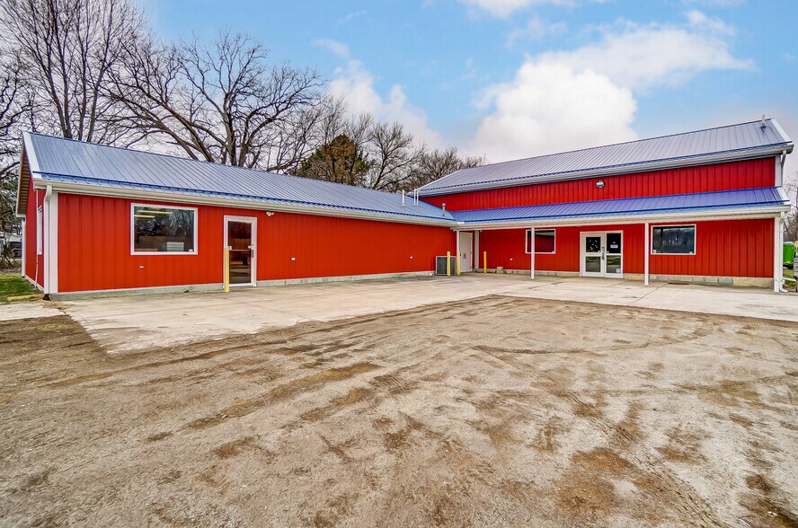 More Photos Of 20660 W Bowling Green Road, Weston Auto Repair For Lease