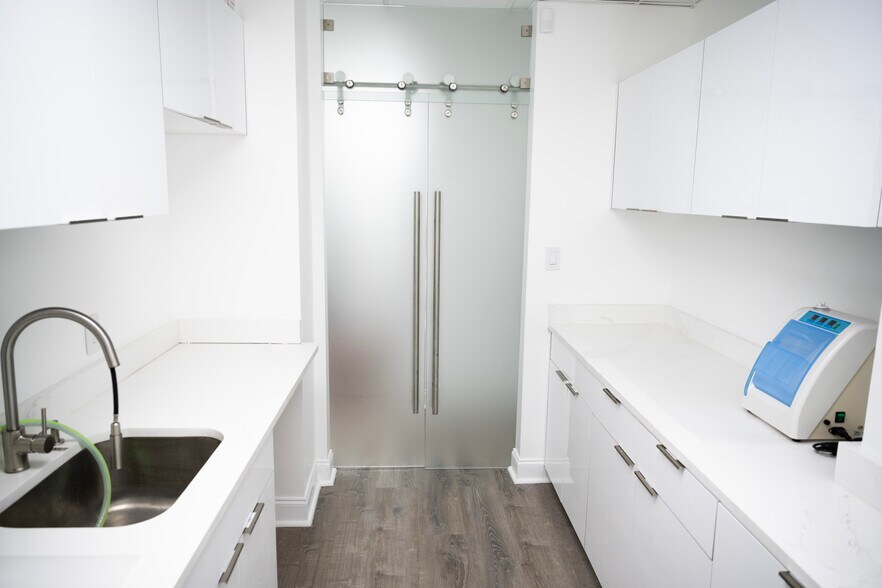 More Photos Of 5200 N Armenia Ave, Tampa Medical For Sale