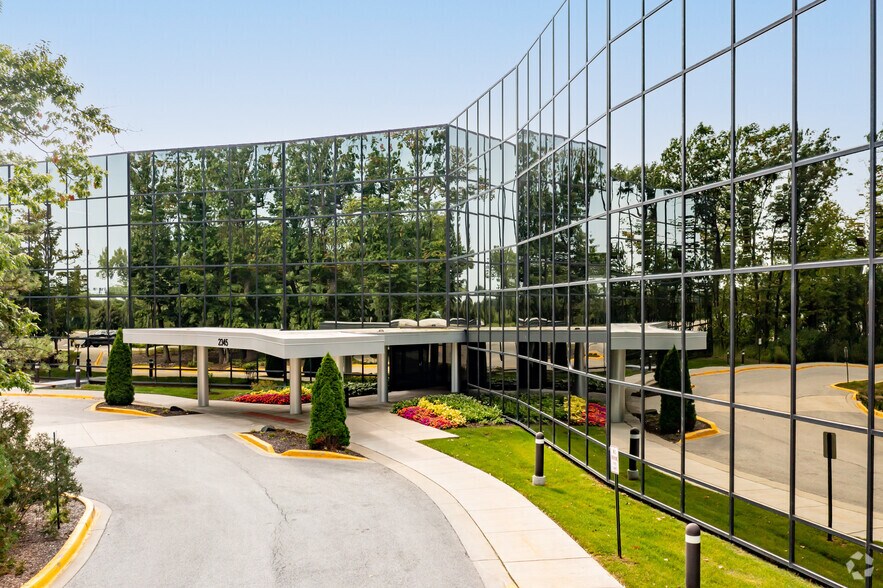 Primary Photo Of 2345 Waukegan Rd, Bannockburn Office For Lease