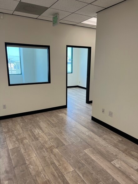 More Photos Of 14925-14945 Ventura Blvd, Sherman Oaks Office For Lease