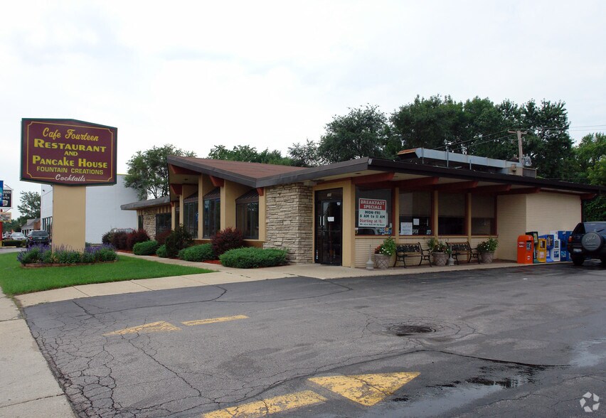 More Photos Of 300 N Northwest Hwy, Palatine Restaurant For Sale