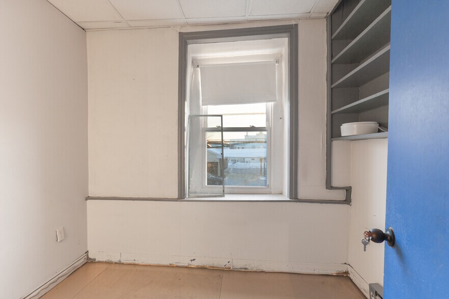 More Photos Of 194-198 Main St, Emmaus Restaurant For Sale