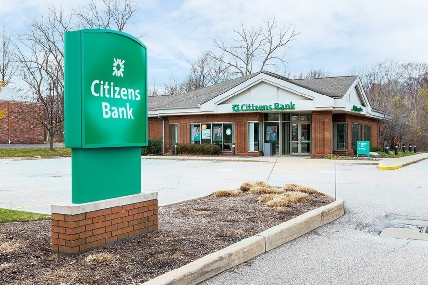 More Photos Of 690 Richmond Rd, Richmond Heights Bank For Sale